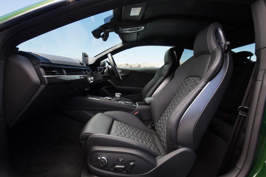 Интерьер Audi RS5 Coupe 2017 года  (AU) (фото 11 из 35)
